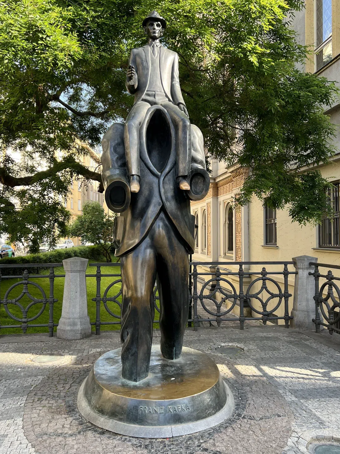 Estátua de Franz Kafka (Jaroslav Róna), Praga
