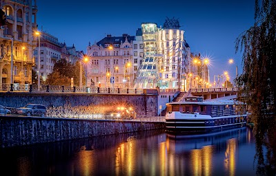 Dancing House (Tančící dům), Prague